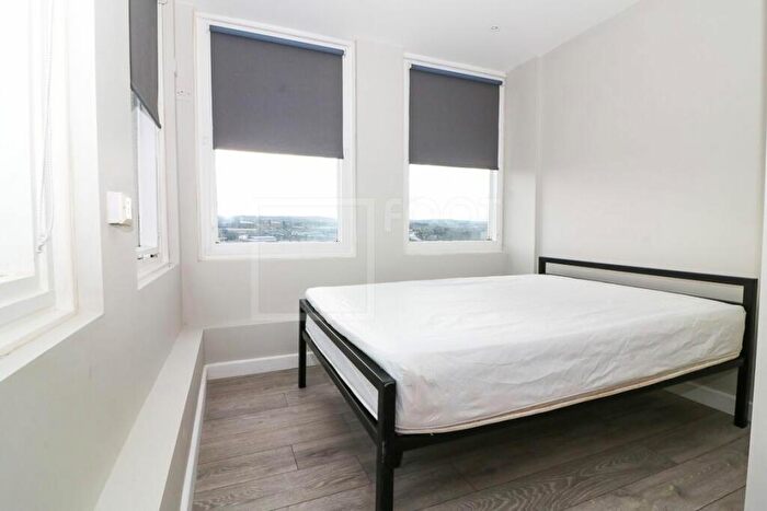 Flat To Rent In Colonnade House, Bradford, BD1