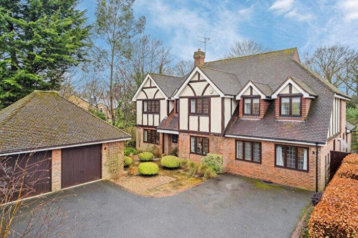 5 Bedroom Detached House For Sale In Maplewood Gardens, Beaconsfield, HP9