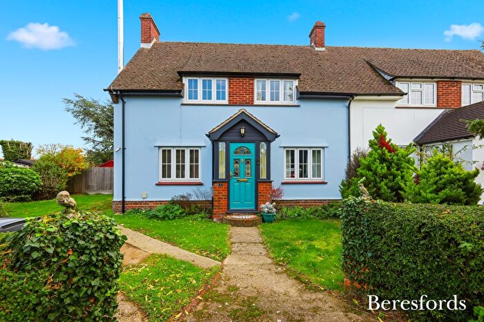 3 Bedroom Semi-Detached House For Sale In Fosters Close, Writtle, CM1