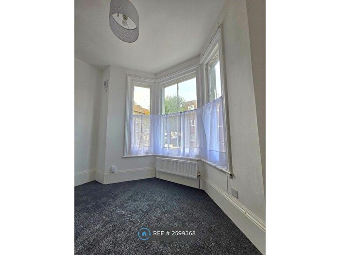 1 Bedroom Flat To Rent In Templar Street, Dover, CT17