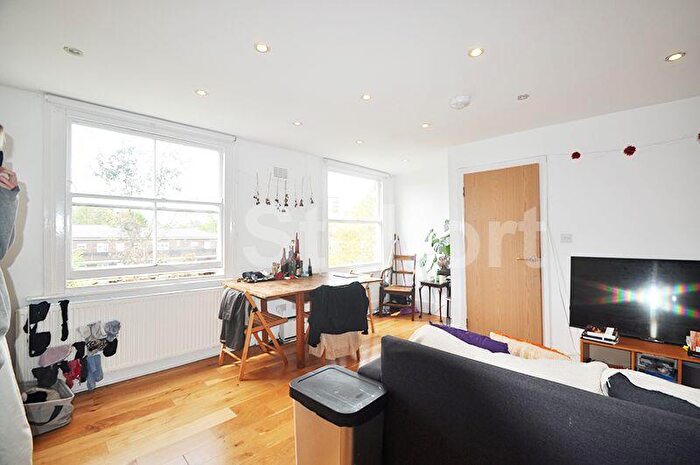3 Bedroom Flat To Rent In Hartham Road, London, N7