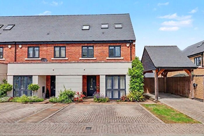 4 Bedroom End Of Terrace House For Sale In Carleton Avenue, East Molesey, KT8