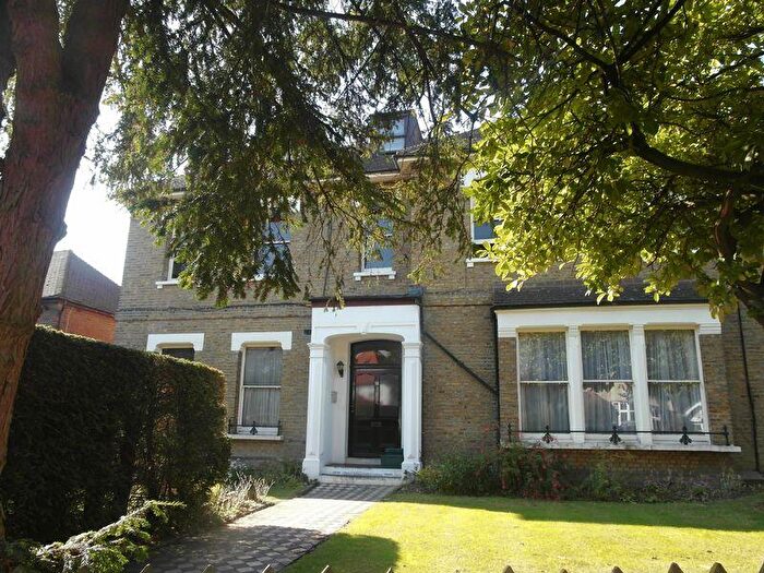 2 Bedroom Flat To Rent In Berrylands Road, Surbiton, KT5
