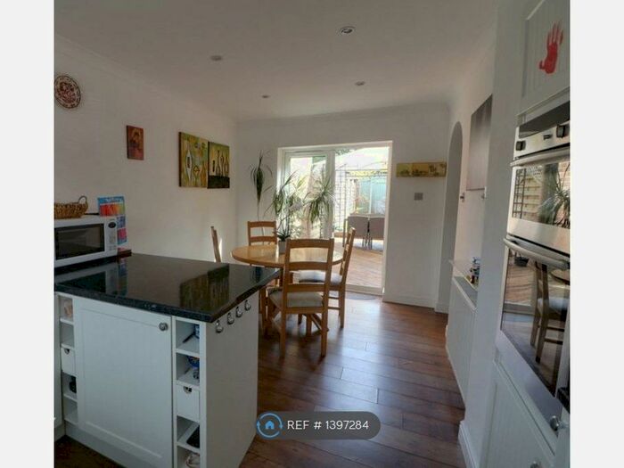 4 Bedroom Semi-Detached House To Rent In Meadow Croft, Hatfield, AL10