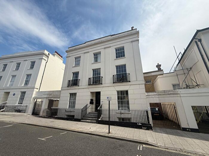 2 Bedroom Apartment To Rent In Carlton Crescent, Southampton, SO15
