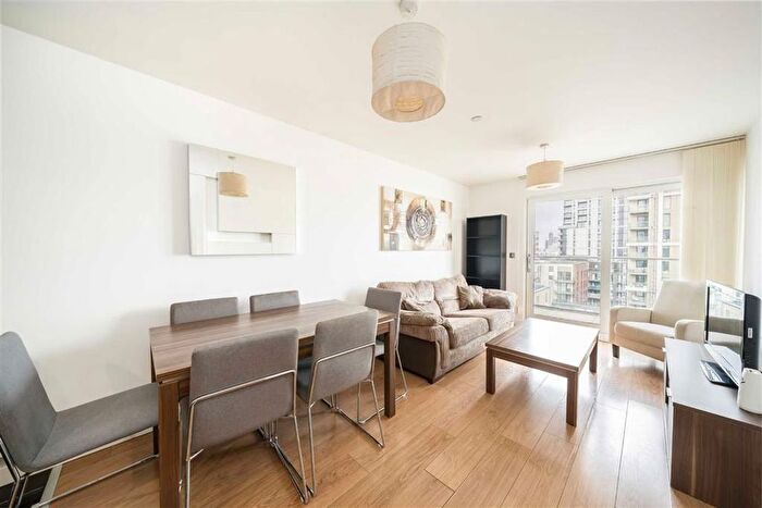 2 Bedroom Flat To Rent In Barge Walk, Greenwich, SE10
