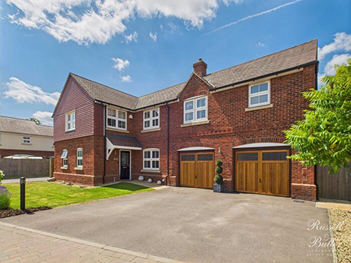 5 Bedroom Detached House For Sale In Taylor Close, Steeple Claydon, Buckingham, Buckinghamshire, MK18