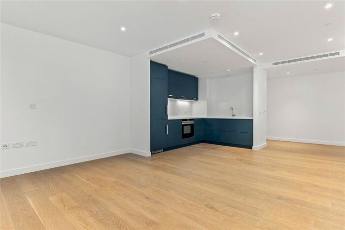 3 Bedroom Flat To Rent In Jubilee Walk, London, WC1X