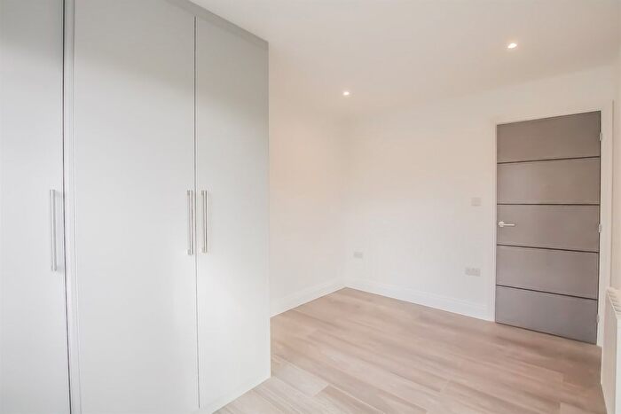 2 Bedroom End Of Terrace House To Rent In Newstead Court, Brent Street, Hendon, NW4