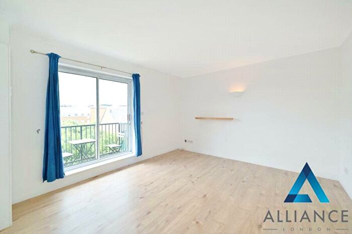 2 Bedroom Apartment To Rent In Narrow Street, London, E14