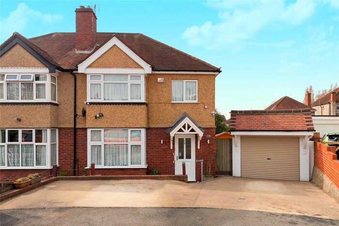 3 Bedroom Semi-Detached House To Rent In Clent Road, Reading, Berkshire, RG2