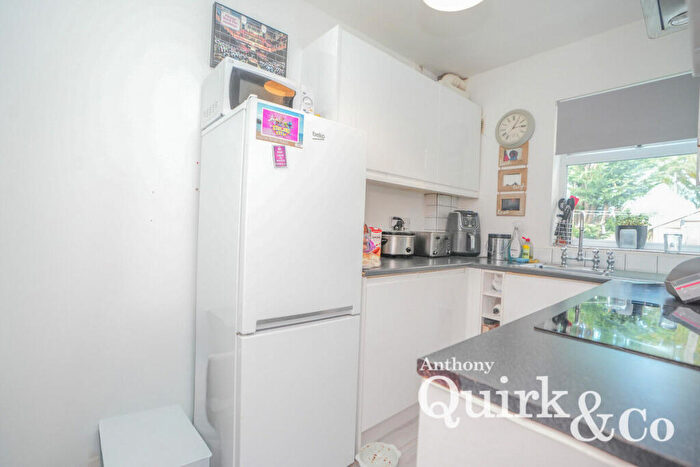 2 Bedroom Detached Bungalow For Sale In Thisselt Road, Canvey Island, SS8