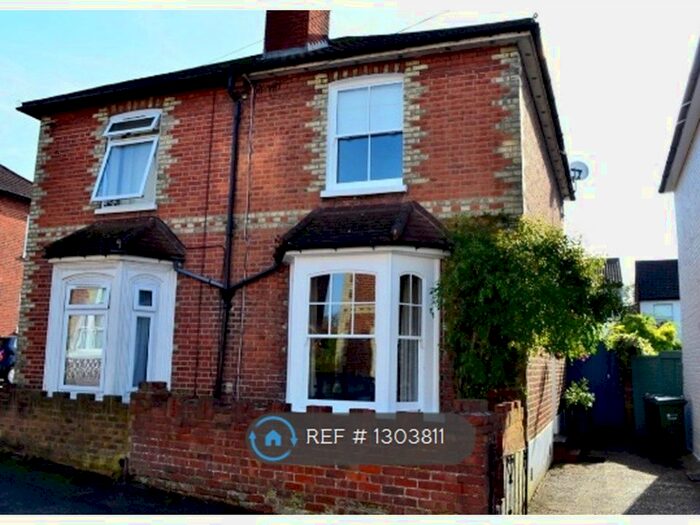 3 Bedroom Semi-Detached House To Rent In Queens Road, Guildford, GU1