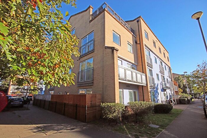1 Bedroom Flat For Sale In Wooldridge Close, Feltham, TW14