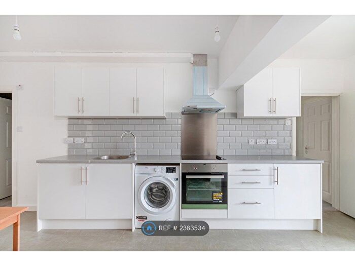 4 Bedroom Flat To Rent In High Street New Malden, New Malden, KT3
