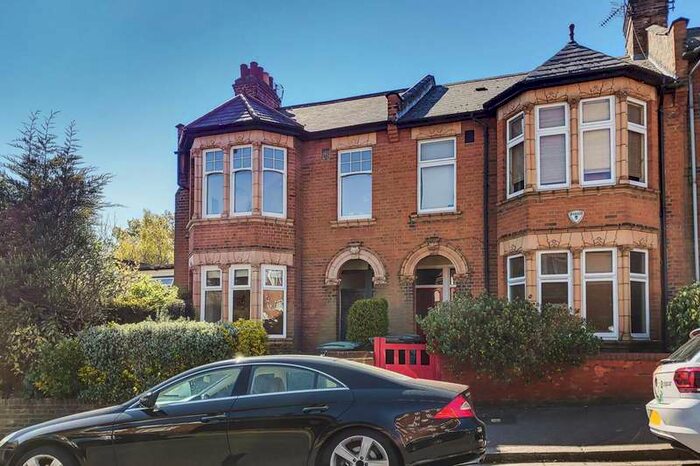 2 Bedroom Maisonette Flat To Rent In St James Lane, Muswell Hill, N10