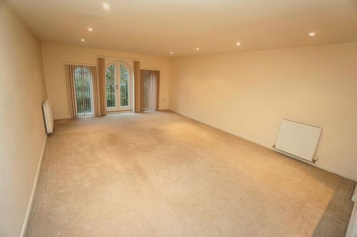 2 Bedroom Flat To Rent In Greenmount Close, Bolton, BL1