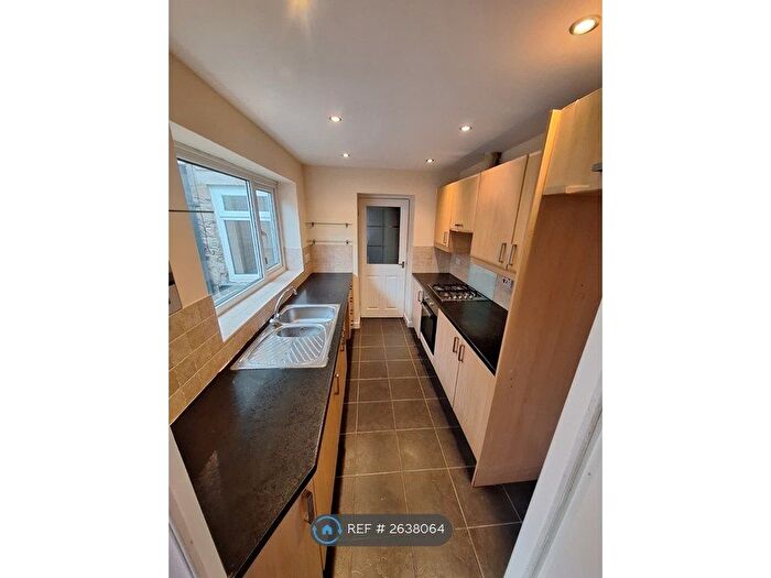 3 Bedroom Terraced House To Rent In Halliwell Road, Bolton, BL1