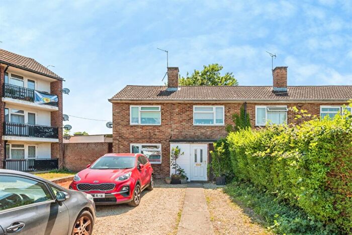 3 Bedroom End Of Terrace House For Sale In Blay Close, Oxford, OX4