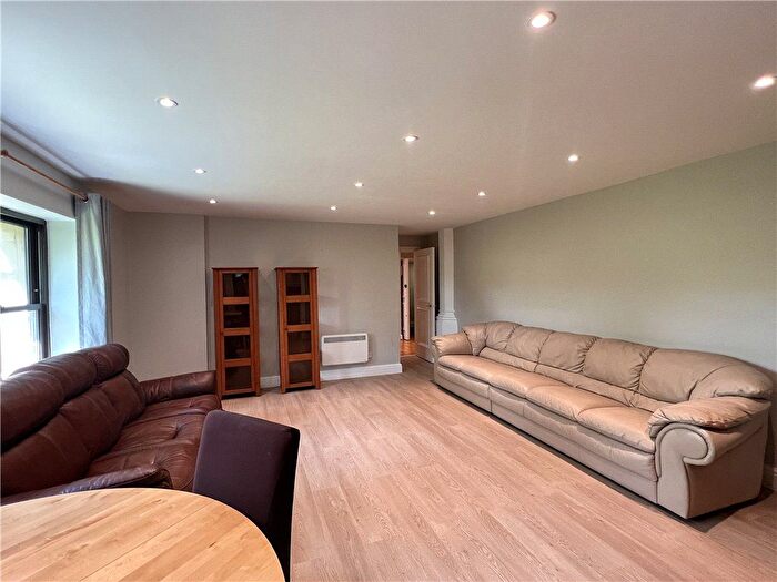 2 Bedroom Flat To Rent In The Avenue, London, W13