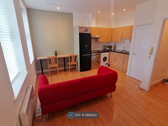 1 Bedroom Flat To Rent In Mcilroys Building, Reading, RG1