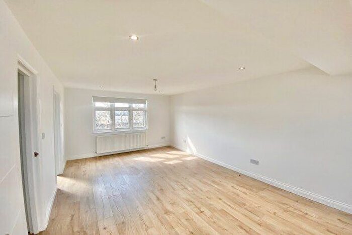 4 Bedroom Property To Rent In Hervey Close, London, N3