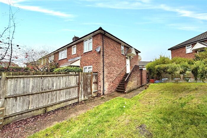 2 Bedroom Maisonette For Sale In Ratcliffe Road, Farnborough, Hampshire, GU14