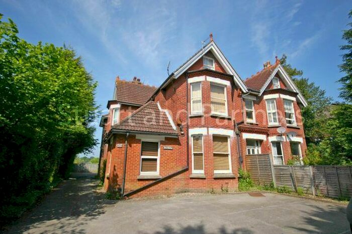 1 Bedroom Flat To Rent In Hazelgrove Road, Haywards Heath, RH16