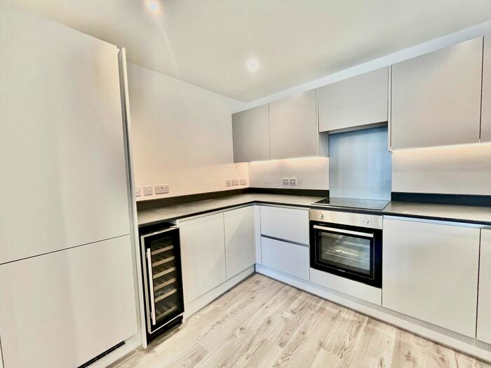 2 Bedroom Flat To Rent In Burley Road, Burley, Leeds, LS4