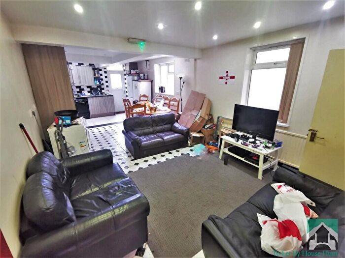 5 Bedroom Terraced House To Rent In Heeley Road, Selly Oak, Birmingham, B29