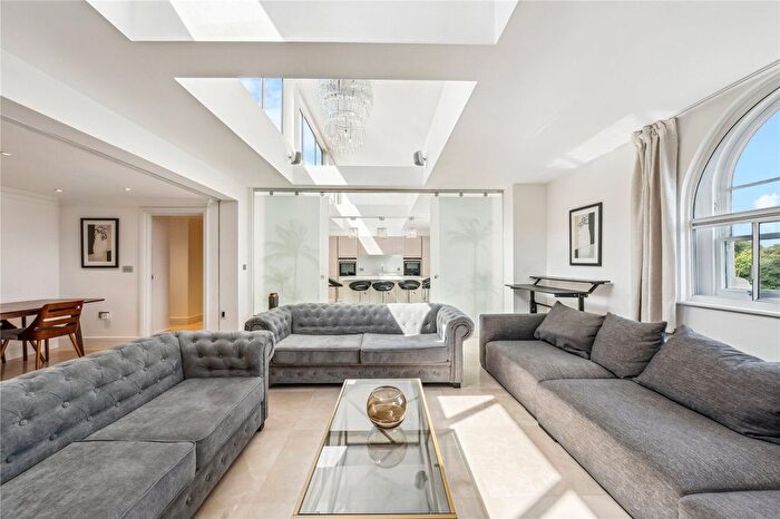 4 Bedroom Flat To Rent In York Terrace West, London, NW1