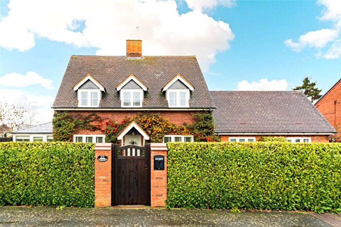 4 Bedroom End Of Terrace House To Rent In Thornhill, Thornborough, Buckinghamshire, MK18