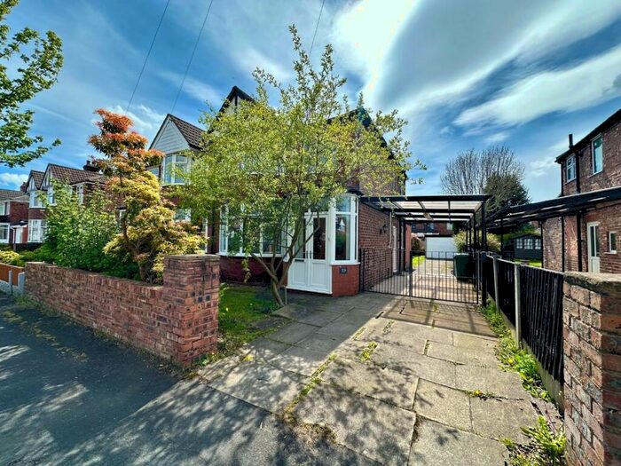 3 Bedroom Semi-Detached House To Rent In Chestnut Drive, Sale, M33