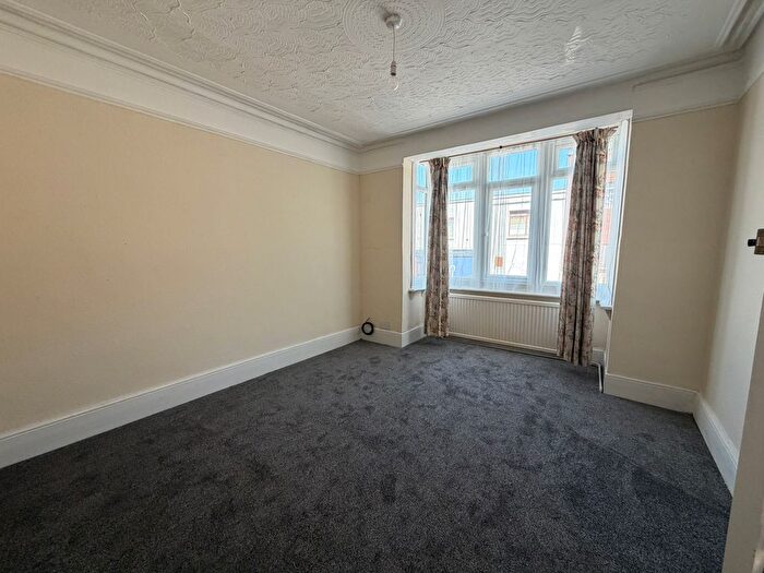 1 Bedroom Flat To Rent In Canterbury Street, Gillingham, Kent, ME7