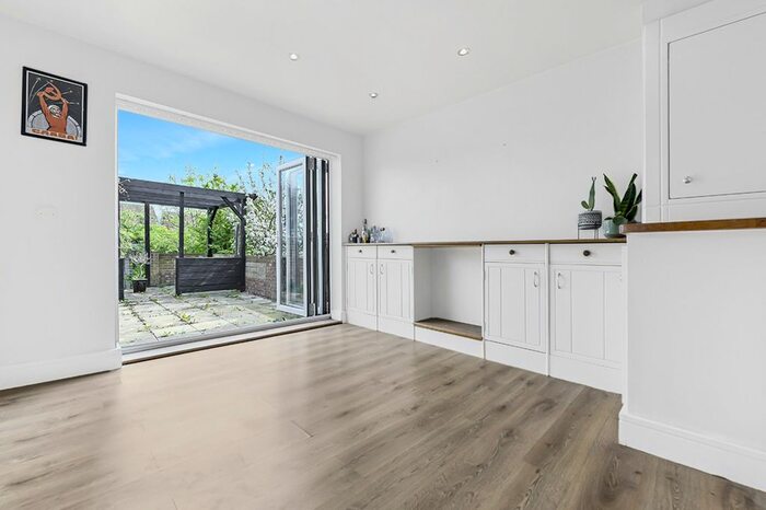 2 Bedroom Terraced House To Rent In Mount Road, Rochester, Kent., ME1