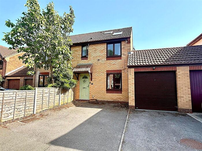 3 Bedroom Semi-Detached House For Sale In Suffolk Drive, Whiteley, PO15