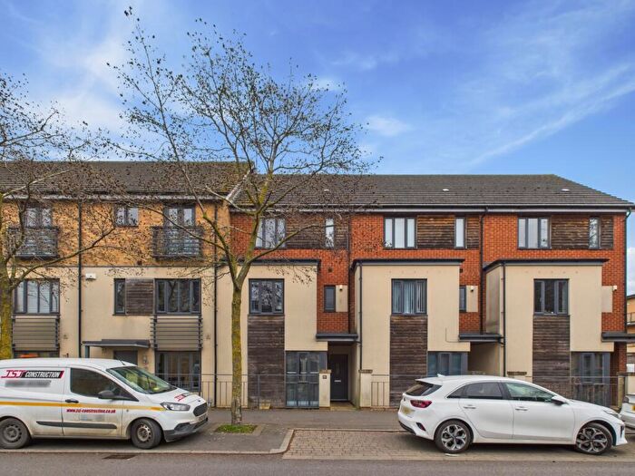 4 Bedroom Town House To Rent In Four Chimneys Cresent, Hampton Vale, Peterborough, PE7