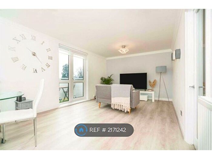 2 Bedroom Flat To Rent In Walwyn Close, Bath, BA2