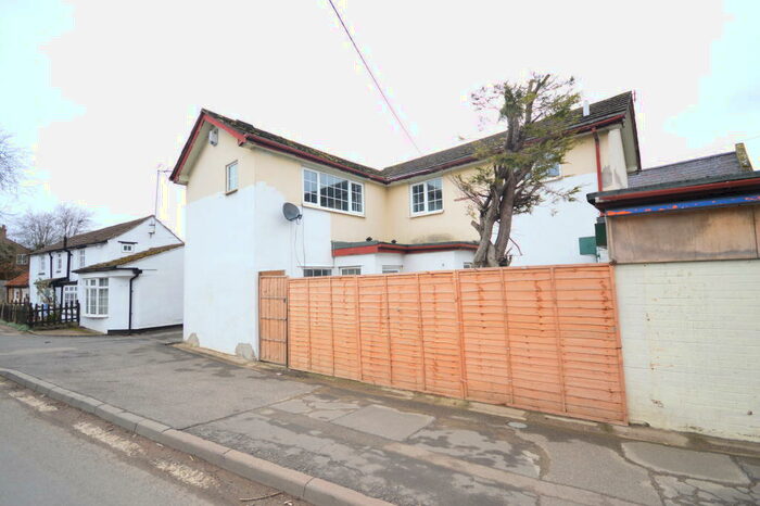 4 Bedroom House To Rent In Kettering Road, Isham, Kettering, NN14