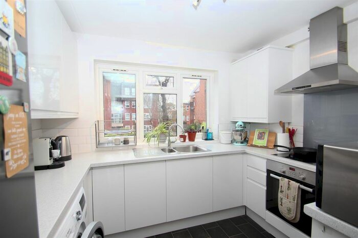 2 Bedroom Flat To Rent In Ridgway, London, SW19