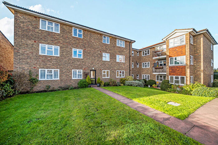 2 Bedroom Apartment For Sale In Station Road, Sidcup, DA15