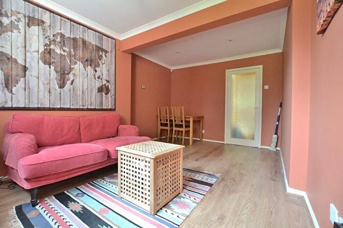 2 Bedroom Flat To Rent In Palace Grove, Bromley, BR1