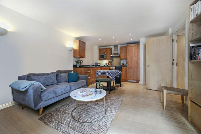 1 Bedroom Flat To Rent In Longstone Court, Great Dover Street, London, SE1