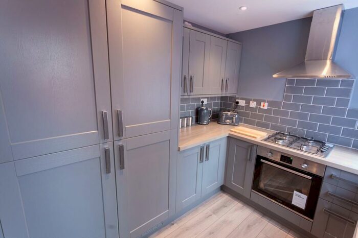 6 Bedroom Terraced House To Rent In Connaught Road, L7