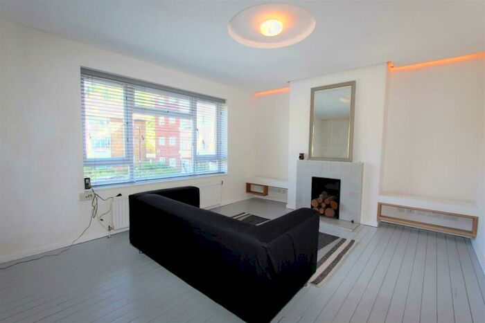 2 Bedroom Apartment To Rent In Boyton Close, Hornsey, N8