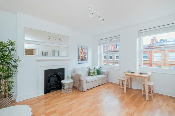 Studio To Rent In Nottingham Place, London, W1U