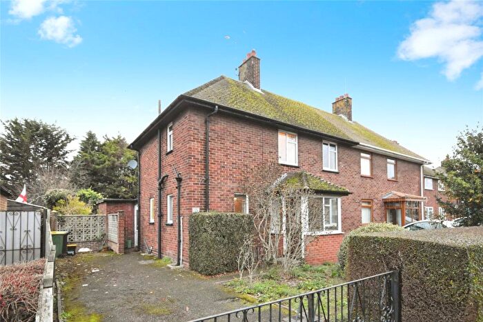 3 Bedroom Semi Detached House For Sale In The Drive, Rochford, Essex, SS4
