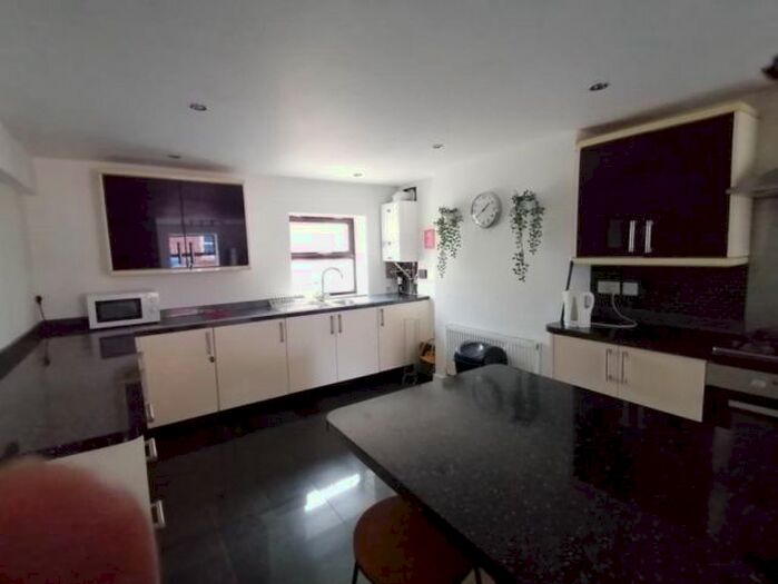 1 Bedroom Property To Rent In Room, Carlton Road, Worksop, S80