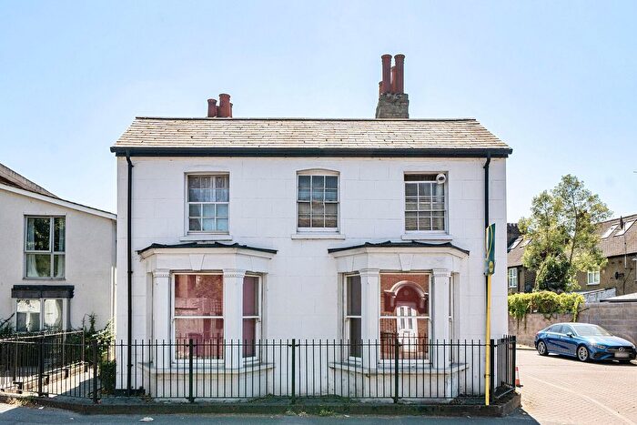 3 Bedroom Maisonette For Sale In Church Road, Mitcham, CR4