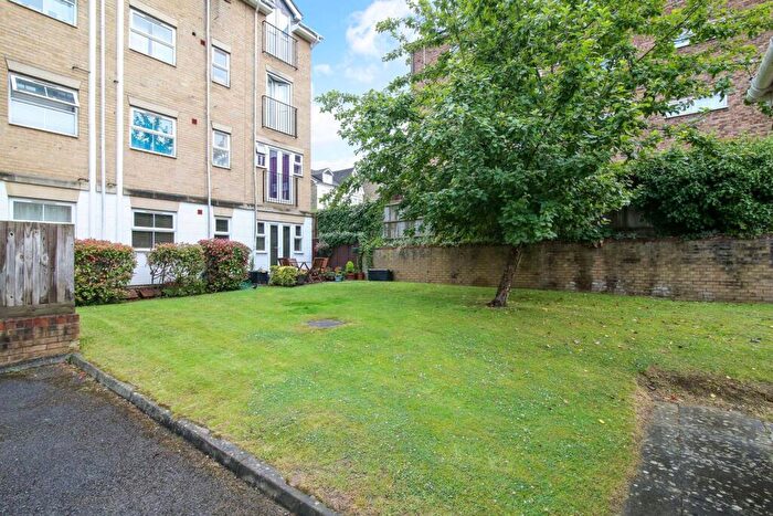 2 Bedroom Flat To Rent In Normanton Road, South Croydon, CR2